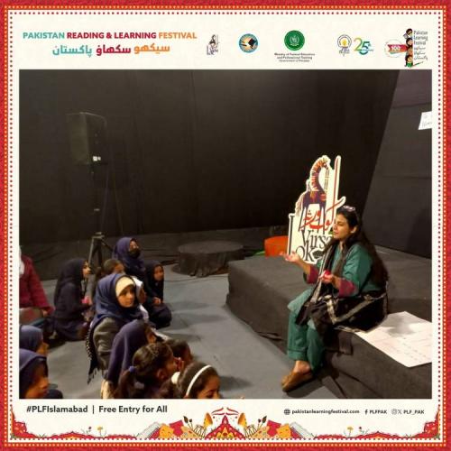 Adeela-Afghan-is-leading-a-captivating-storytelling-session2